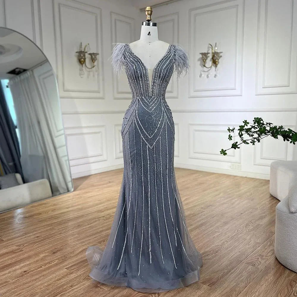 Luxuriöses Meerjungfrauen-Abendkleid in Dubai-Blau mit Perlen und Federn