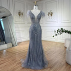 Luxuriöses Meerjungfrauen-Abendkleid in Dubai-Blau mit Perlen und Federn
