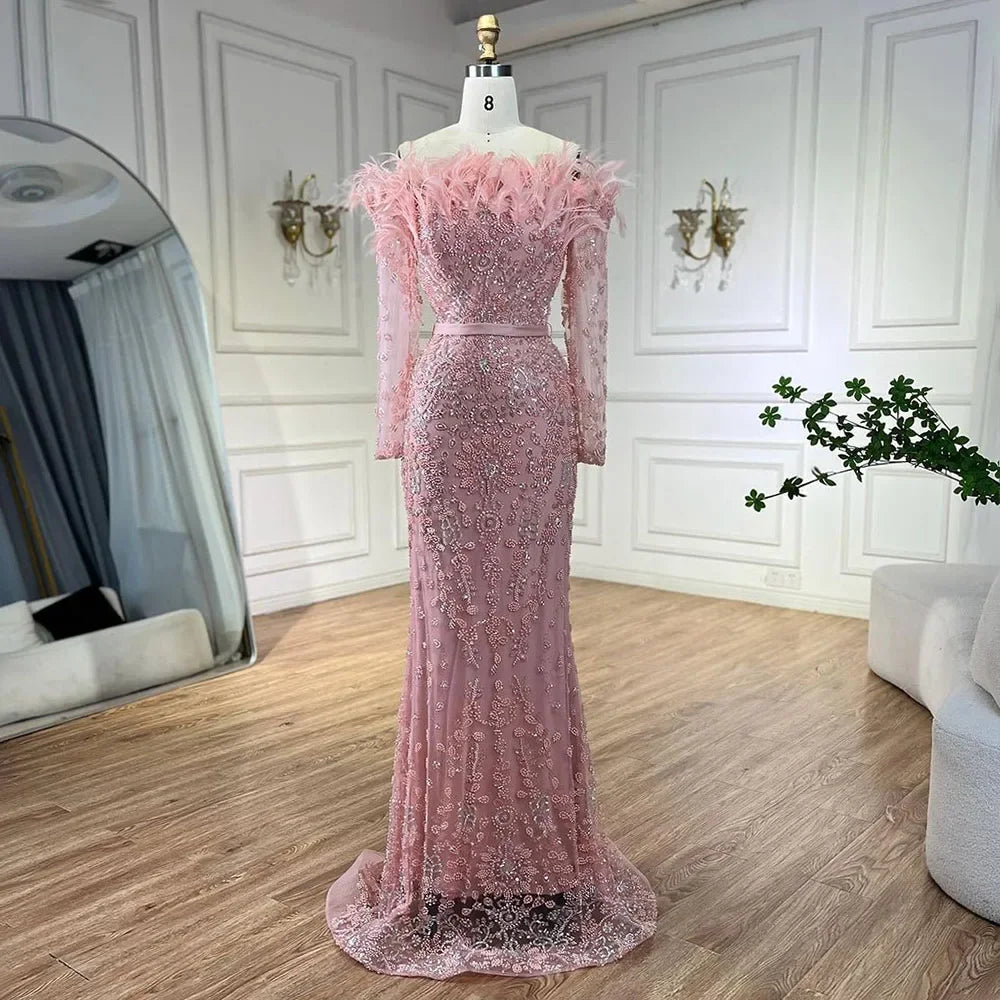 Luxuriöses grünes Abendkleid mit langen Ärmeln, Federn und Perlen aus Dubai