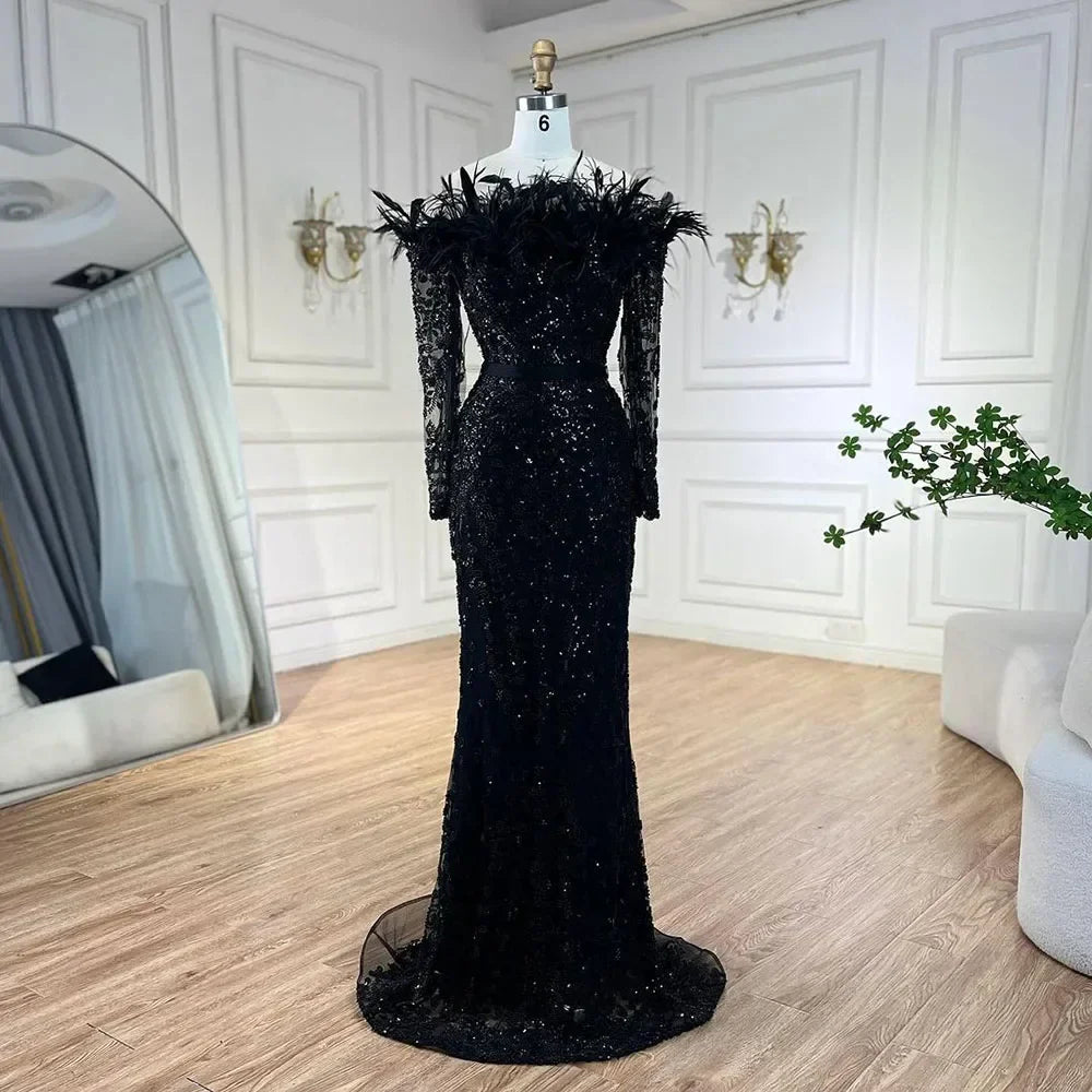Luxuriöses grünes Abendkleid mit langen Ärmeln, Federn und Perlen aus Dubai