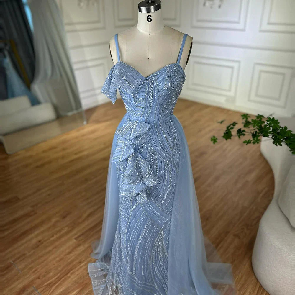 Luxuriöses Dubai Meerjungfrauen-Abendkleid mit Rock Hellblau Perlenbesetztes Spaghettiträger für formelle Anlässe LA72341A