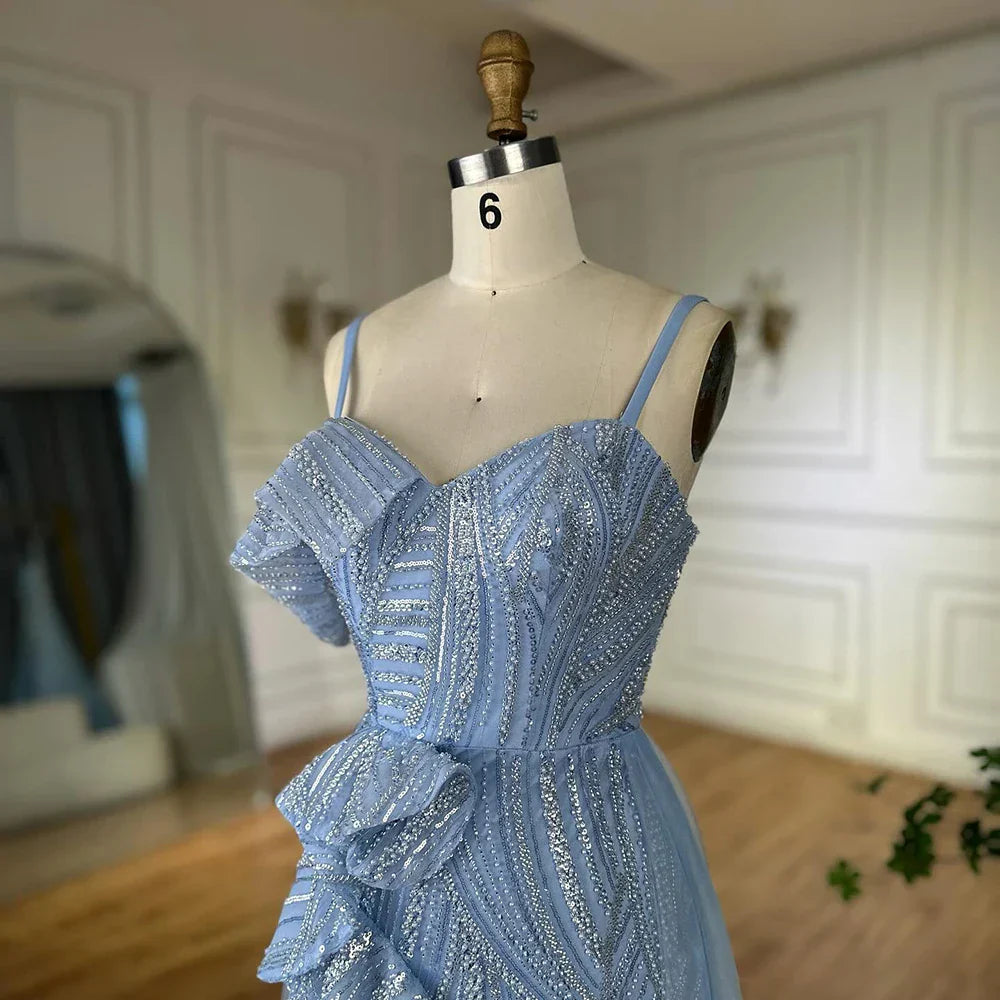Luxuriöses Dubai Meerjungfrauen-Abendkleid mit Rock Hellblau Perlenbesetztes Spaghettiträger für formelle Anlässe LA72341A