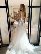 Vestido de novia sexy con escote en V, tirantes finos, aberturas laterales, apliques, espalda descubierta, estilo bohemio, corte en A, para playa 