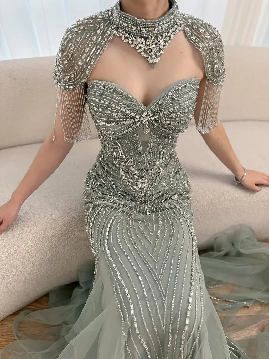 Vestido de Noche Sirena con Cuentas Color Nude de Lujo y Cuello Alto LA72897