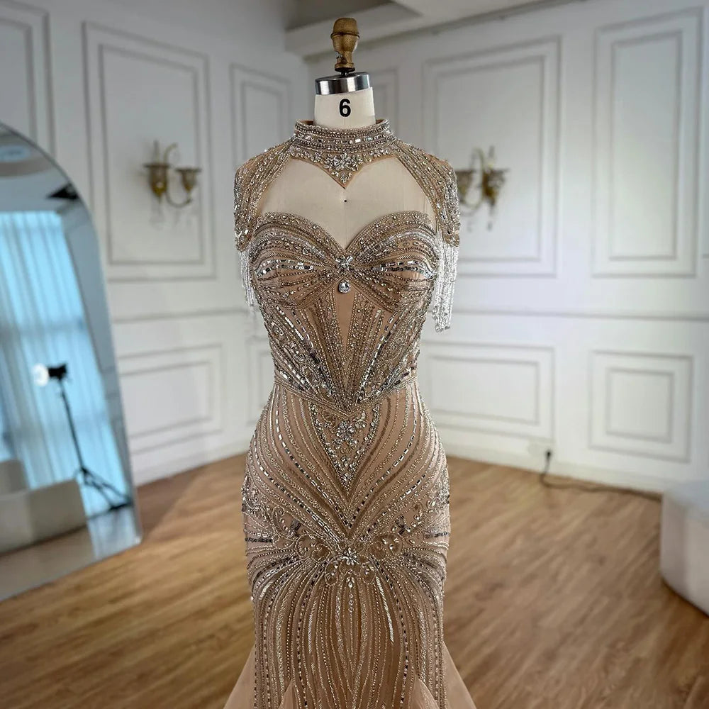 Vestido de Noche Sirena con Cuentas Color Nude de Lujo y Cuello Alto LA72897
