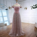 Luxuriöses arabisches Abendkleid mit Cape und rosa Perlenstickerei