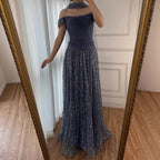 Luxuriöses arabisches Abendkleid mit Cape und rosa Perlenstickerei