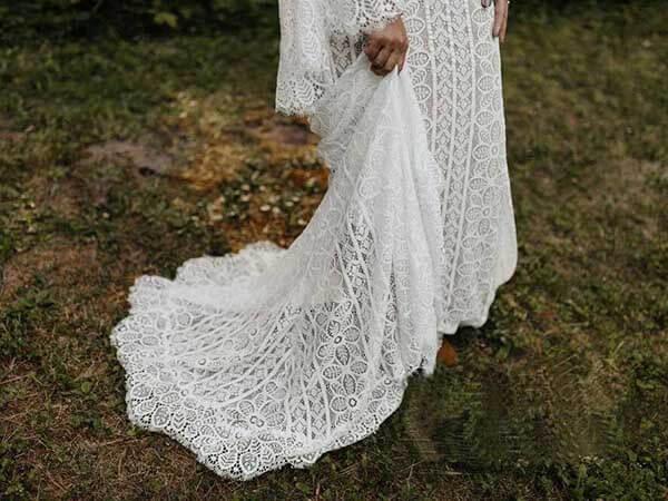 Vestido de novia NumberSea con mangas largas, espalda con cordones y corte entallado, MW741