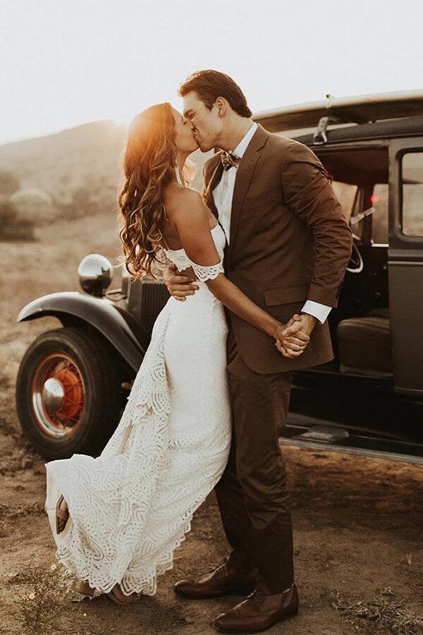 Vestido de novia de encaje con hombros descubiertos y abertura, MW842