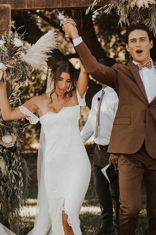 Vestido de novia de encaje con hombros descubiertos y abertura, MW842