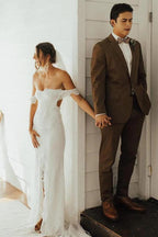 Vestido de novia de encaje con hombros descubiertos y abertura, MW842