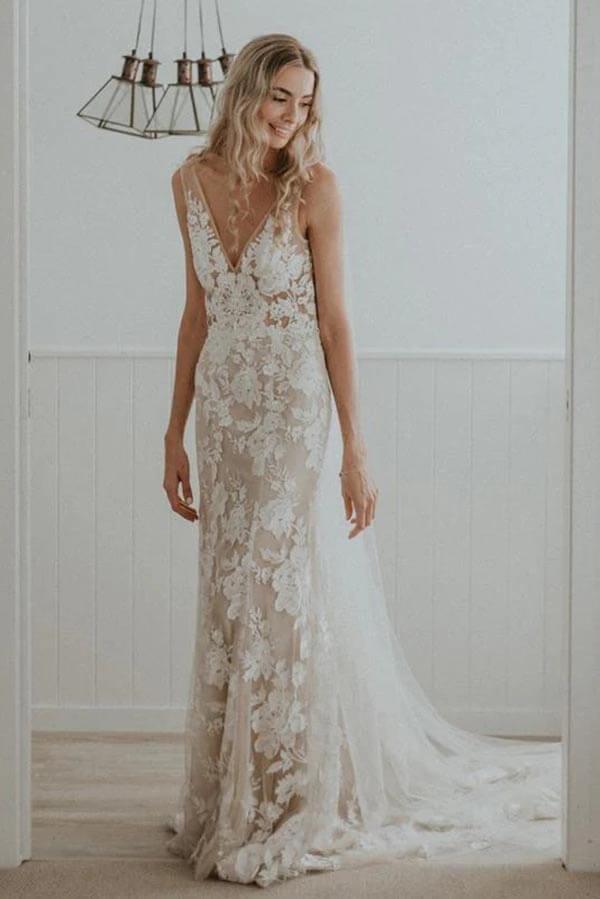 Vestido de novia NumberSea con escote en V, encaje y cola capilla, MW793
