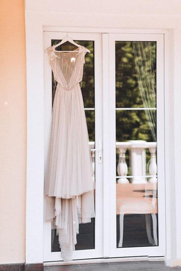 Vestido de novia bohemio con mangas cortas rústicas de tul plateado NumberSea, MW677