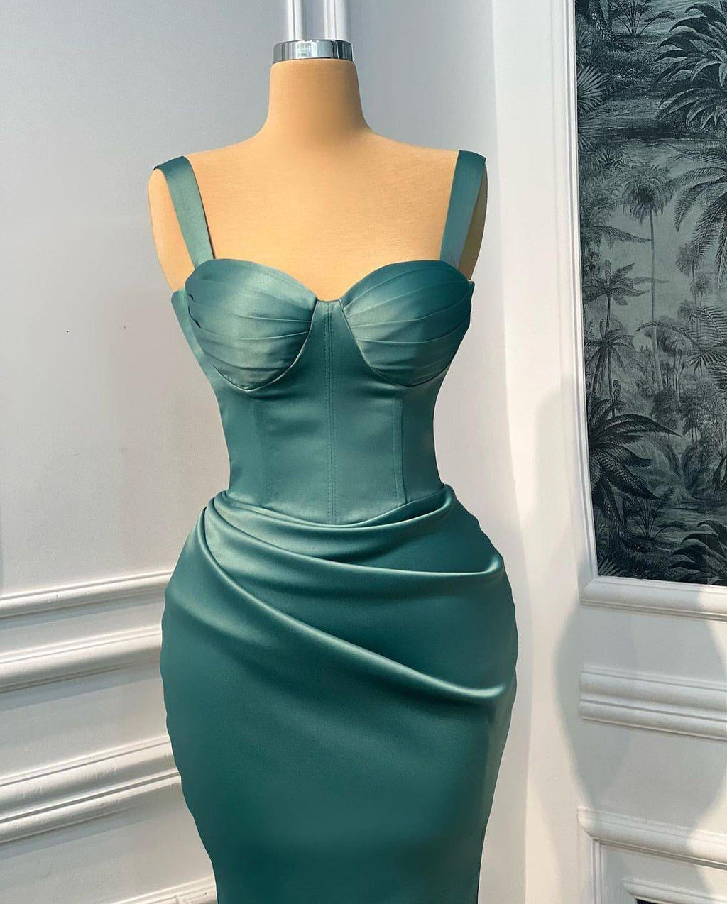 Schlichtes, herzförmiges, langes Meerjungfrauen-Träger-Ballkleid aus ärmellosem Satin