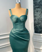 Schlichtes, herzförmiges, langes Meerjungfrauen-Träger-Ballkleid aus ärmellosem Satin