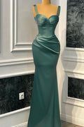 Schlichtes, herzförmiges, langes Meerjungfrauen-Träger-Ballkleid aus ärmellosem Satin