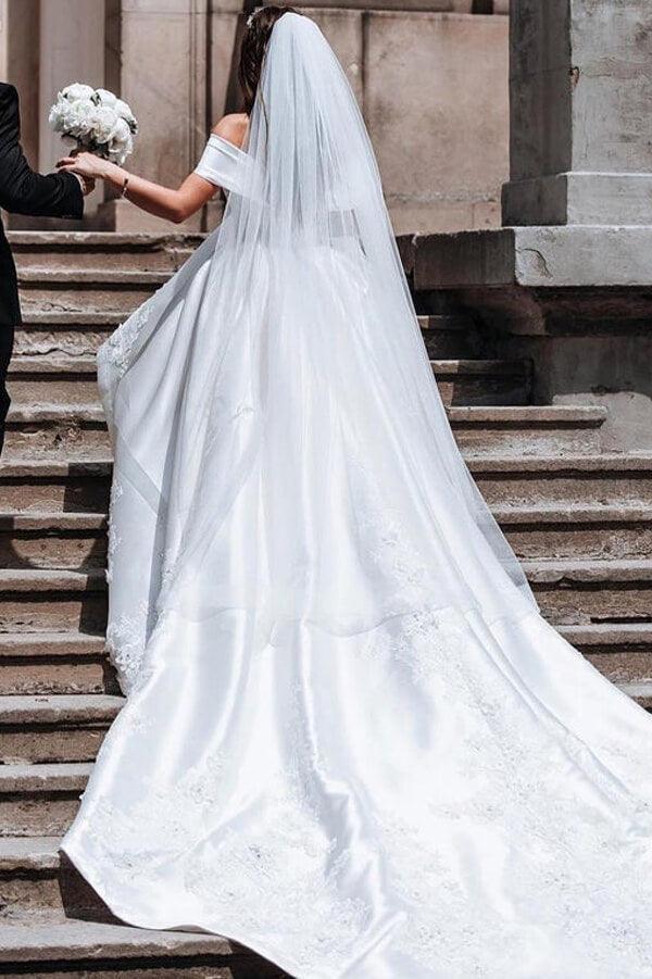 Vestido de novia NumberSea sencillo color marfil con encaje satinado y hombros descubiertos, MW633