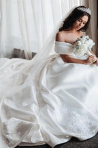 Vestido de novia NumberSea sencillo color marfil con encaje satinado y hombros descubiertos, MW633