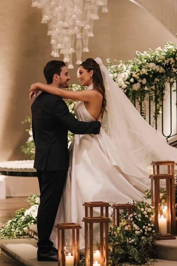 NumberSea Schlichtes A-Linien-Brautkleid aus Satin mit Neckholder und überkreuzten Trägern, MW873
