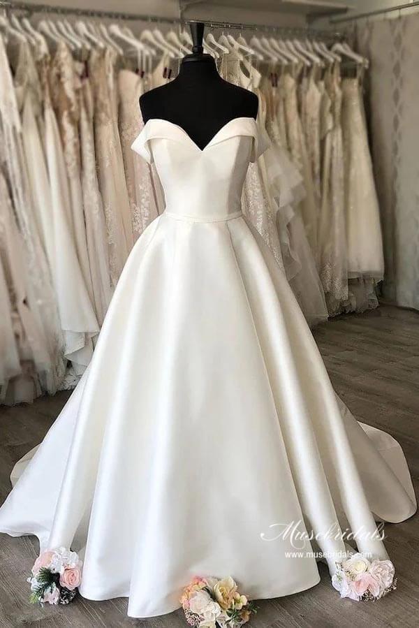 Vestido de novia NumberSea de satén sencillo, corte A, hombros descubiertos y cola de corte, MW933
