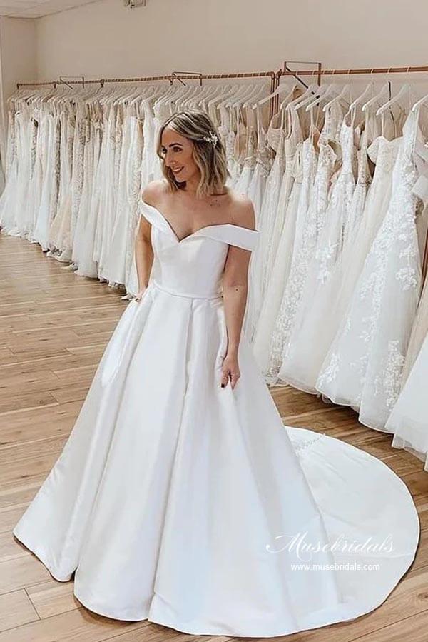 Vestido de novia NumberSea de satén sencillo, corte A, hombros descubiertos y cola de corte, MW933