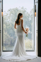 Vestido de novia NumberSea de satén sencillo, con escote cuadrado, espalda descubierta y cola larga, MW755