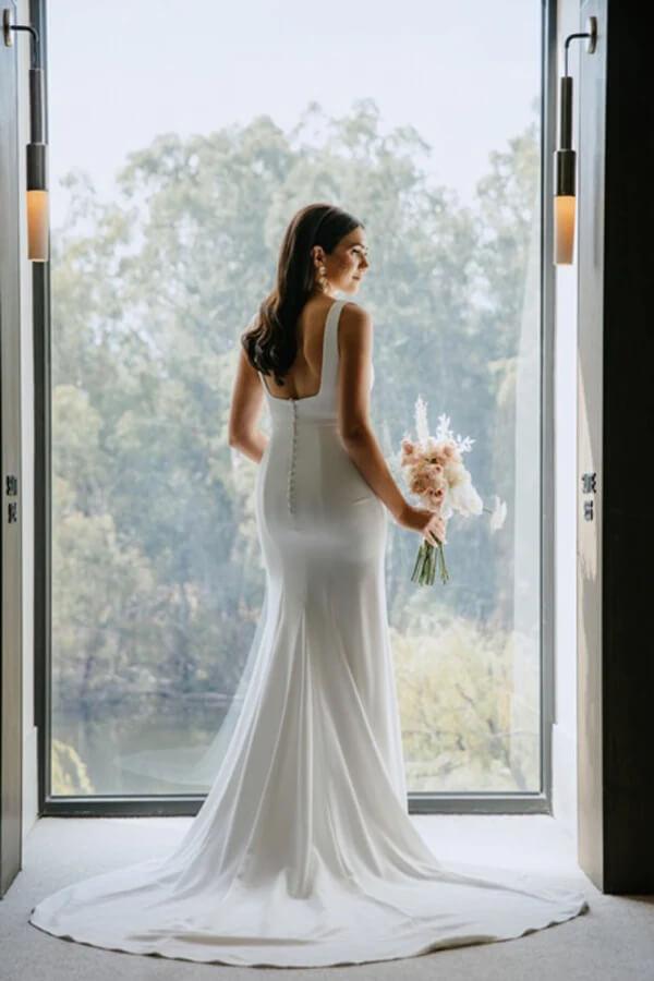 Vestido de novia NumberSea de satén sencillo, con escote cuadrado, espalda descubierta y cola larga, MW755