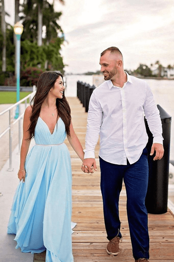 Vestido de novia de playa sencillo de NumberSea en azul cielo rústico con abertura en el muslo y cola larga, MW527