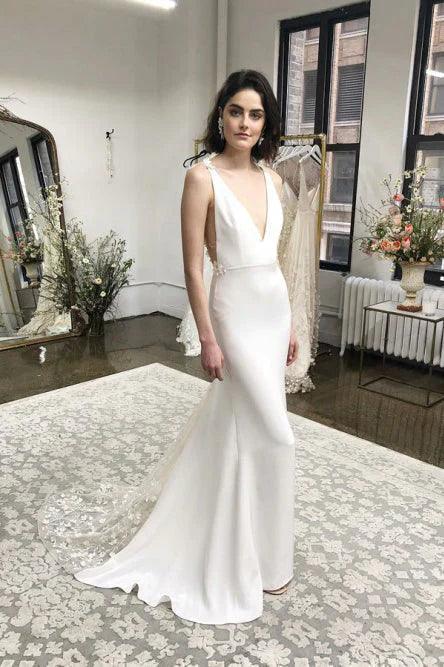 Vestidos de novia de sirena con tirantes de licra y apliques de cola larga