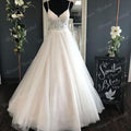 Spaghettiträger Brautkleid mit abnehmbarer Schleife V-Ausschnitt Spitze Mieder Rückenfrei Brautkleid Elegant Boho Braut