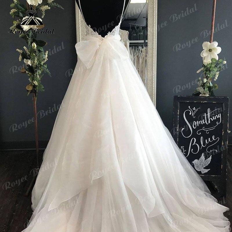 Spaghettiträger Brautkleid mit abnehmbarer Schleife V-Ausschnitt Spitze Mieder Rückenfrei Brautkleid Elegant Boho Braut