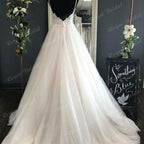 Spaghettiträger Brautkleid mit abnehmbarer Schleife V-Ausschnitt Spitze Mieder Rückenfrei Brautkleid Elegant Boho Braut