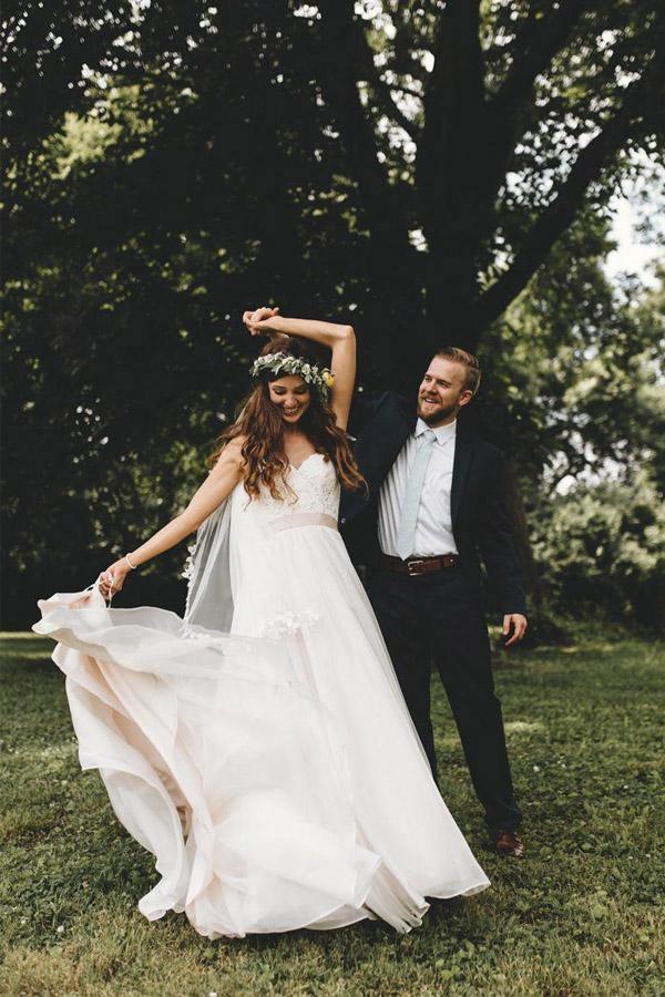 Vestidos de novia de corte A con tirantes finos de tul y apliques