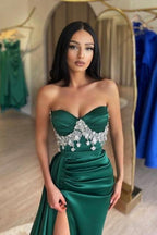 Vestido de fiesta verde oscuro con escote en A, sin mangas, escote corazón y abertura frontal con cuentas