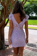 Kurzes lilafarbenes Homecoming-Kleid mit quadratischem Ausschnitt und Applikationen