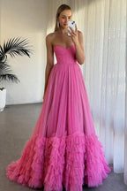 Trägerloses, langes Ballkleid aus Tüll mit Korsett und Rüschen in Fuchsia PSK580