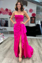 Vestido de fiesta largo color magenta fruncido sin tirantes y con cola PSK546