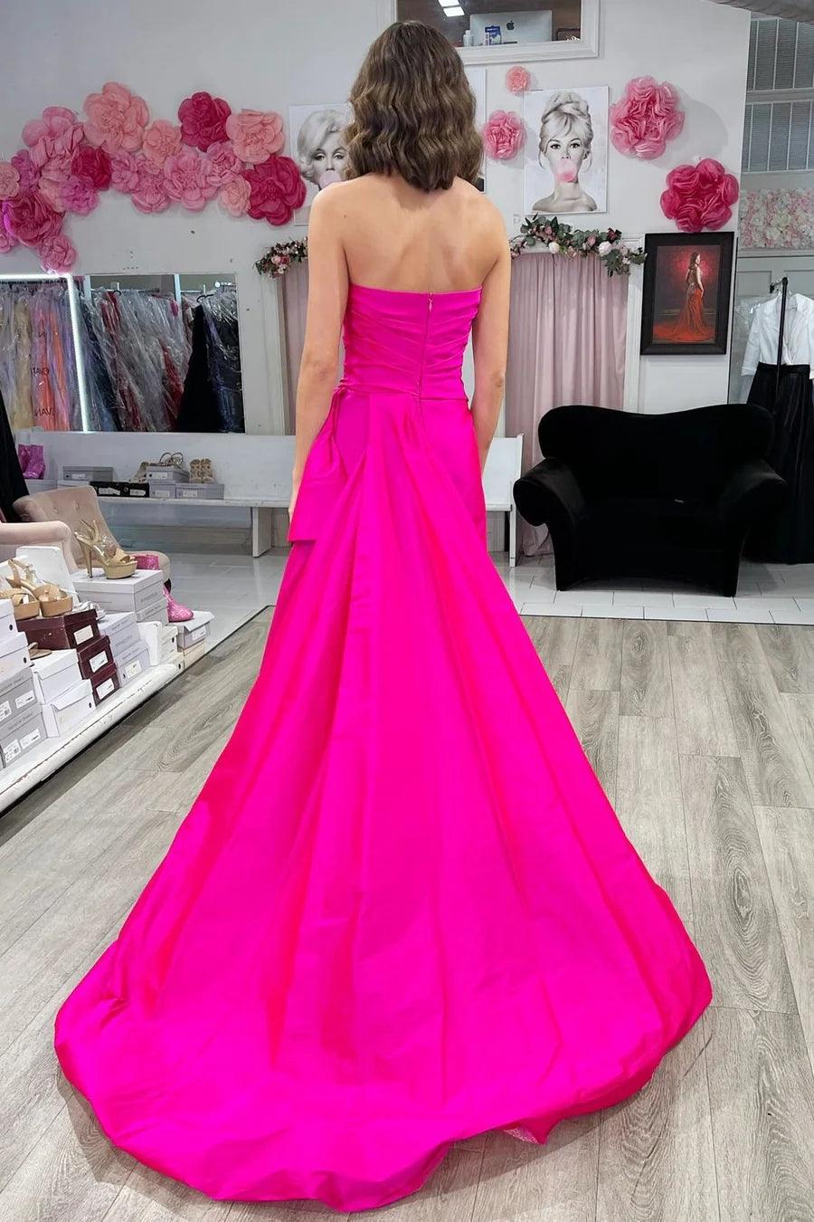 Vestido de fiesta largo color magenta fruncido sin tirantes y con cola PSK546