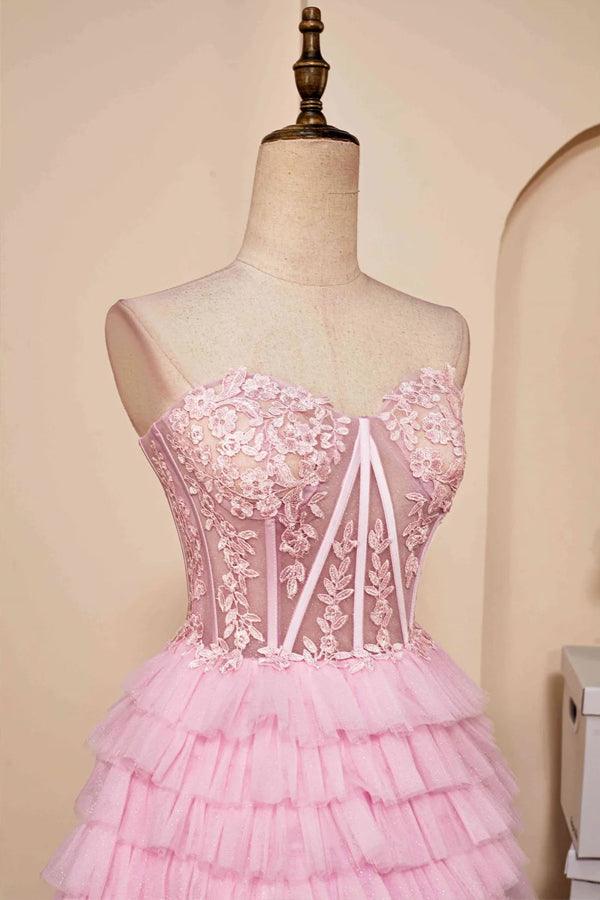 Vestido de fiesta rosa sin tirantes con capas y cuello de corazón