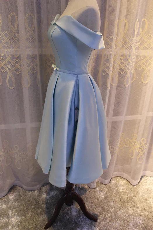 Vestido de dama de honor de satén azul claro con hombros descubiertos, vestido formal corto azul