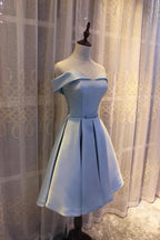 Vestido de dama de honor de satén azul claro con hombros descubiertos, vestido formal corto azul