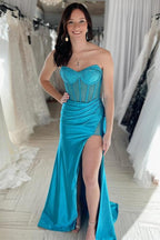 Vestido de fiesta formal sin tirantes con diamantes de imitación en color verde azulado y abertura