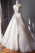 Vestido de novia NumberSea de tul con hombros descubiertos y apliques de encaje y cuentas, MW799