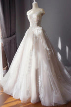 Vestido de novia NumberSea de tul con hombros descubiertos y apliques de encaje y cuentas, MW799