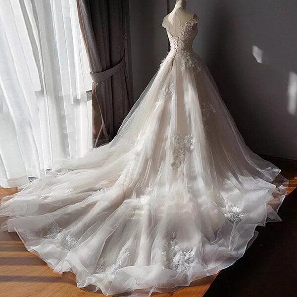 Vestido de novia NumberSea de tul con hombros descubiertos y apliques de encaje y cuentas, MW799