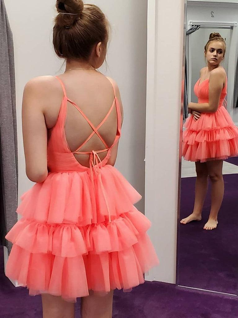 Vestidos de fiesta cortos en coral con cuello en V y capas para el regreso a casa