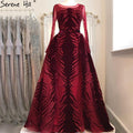 Weinrotes Abendkleid aus Samt mit langen Ärmeln, luxuriöses Design, Perlenbesatz, formelles Kleid 2024, Serene Hill, Übergröße LA60903 