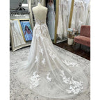 Vintage Spaghetti Straps Lace Appliques Beach Wedding Dress with V Nneck  A Line Boho Bridal Gown abito da sposa Summer Sexy