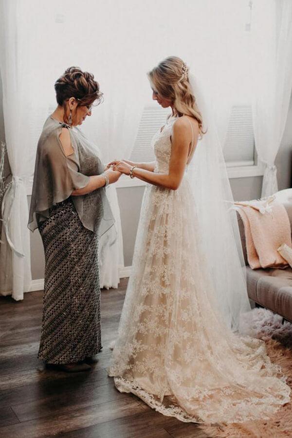 Vestidos de novia vintage NumberSea con escote en V, tirantes finos, encaje y cuentas