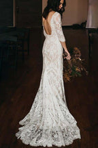 Vestido de novia bohemio de corte sirena vintage con escote en V y encaje y cola capilla, MW686
